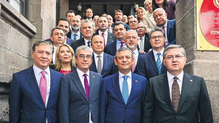 Ana muhalefet seçimsiz değişti: ‘Yeni Parti’ yola çıktı